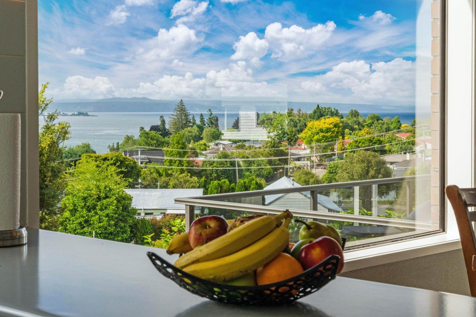 Ngaio Views - Lake Taupo Holiday Home Exteriör bild